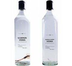 サソリと蛾の幼虫の&ldquo;昆虫酒&rdquo;フルボトルで