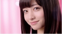 橋本環奈がCMもカ・イ・カ・ン、「セーラー服と機関銃」&times;ロート製薬。