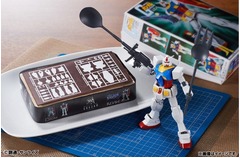 「ガンプラ 第1号」がケーキに、「1/144ガンダム」の要素盛り込む。