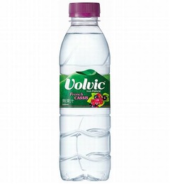 ほどよい酸味のボルヴィック、さわやかな飲み心地のカシスフレーバー。