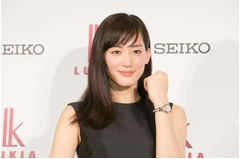 綾瀬はるかが30代を前に心境「いろいろやんなきゃって思ってたけど&hellip;」。