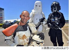 スター・ウォーズコスで命拾い、襲ってきた毒ヘビに噛まれるも無事。