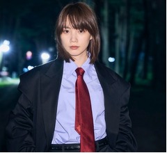 &ldquo;男前なスーツ姿&rdquo;のんに反響「カッコよすぎ！」「超イケメン」