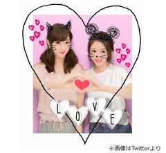 まゆゆ＆ゆきりん、かわいいプリクラに絶賛