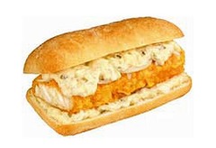 ケンタに新フィッシュサンド、具だくさんのタルタルソースが特長。