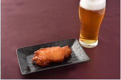 ローソンが「やみつき鶏 赤」、唐辛子の後引くからさが特長の新商品。