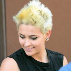 マイケル・ジャクソンの娘パリス、父の死後は自身の誕生日祝わず。