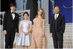 日米シンデレラが&ldquo;舞踏会&rdquo;に、高畑充希とリリー・ジェームズが競演。