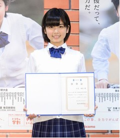 センバツポスターに小芝風花、映画「魔女の宅急便」主演に続く大役。