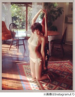 佐野ひなこの白ビキニに大反響「ヤバいスタイルイイ！」「完璧！」。