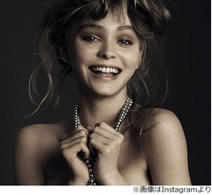 ジョニー・デップ娘の&ldquo;手ブラ&rdquo;に絶賛の嵐