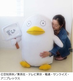 スネ毛も再現の1/2エリザベス、「銀魂」人気キャラの巨大ぬいぐるみ。