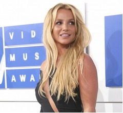 交通違反で車を停められたブリトニー・スピアーズ、警察に「もう漏れそう」