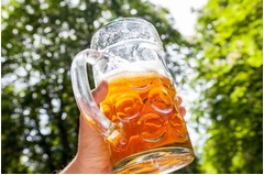 友から遺された友情の&ldquo;酒代&rdquo;、遺志汲み愛すべき男へジョッキ掲げる。