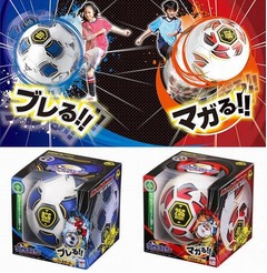 &ldquo;魔球&rdquo;打てるサッカーボール、誰でも簡単に曲げたりブレたり。