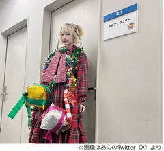 浜辺美波、あのにメッセージ「あのちゃん、今日も応援してるよ」「金髪いけてる」
