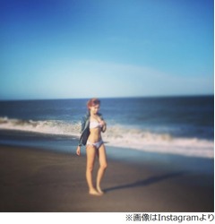 佐野ひなこのエロすぎるカラダ、Fカップ＆ウエスト51cmのビキニ姿。