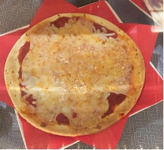 &ldquo;トランプ・タワーのピザ&rdquo;に酷評続々