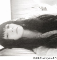 真木よう子のロングヘアに反響「ジツは、今こーんなにロング！」。