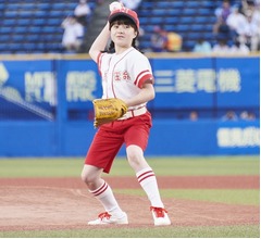 本田紗来が3年ぶり始球式、9歳時より上手く