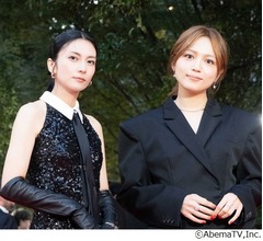 &ldquo;ブラック&rdquo;な柴咲コウ＆川口春奈、東京国際映画祭のレッドカーペットに