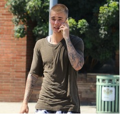 J・ビーバー、カード使えずファンが支払う