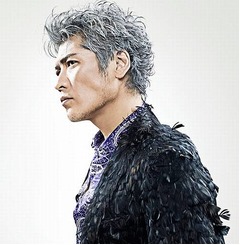 吉川晃司が「安部礼司」に参戦、サンタモニカ帰りのモニカ部長役。