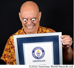 &ldquo;世界一目玉が飛び出る男性&rdquo;9歳のとき変顔きっかけで気付く