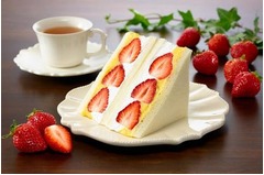 贅沢3.5粒分あまおうのサンド、ローソンがスイーツサンドイッチ。