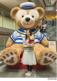 高さ2m超の巨大ダッフィー出現、表参道ヒルズで特設展示スタート。