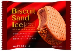 濃厚なチョコアイスをサンド、ローソンが「ビスケットサンドアイス」。