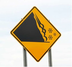 雪崩遭遇も&ldquo;泳いで&rdquo;難逃れる、約700m押し流されるもほぼ無傷で救助。