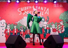 &ldquo;元祖渋谷系の女王&rdquo;野宮真貴がハチ公前で「東京は夜の七時」歌う。