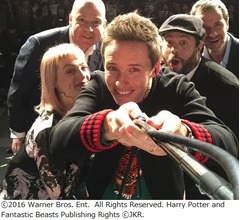 「ファンタビ」エディらが来日セルフィー