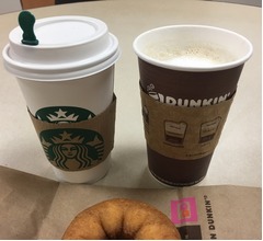 米ダンキン「ココナッツ・クリームパイ」のラテ