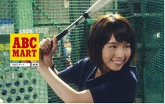 有村架純ショートカットで初CM、バッティングセンターでホームラン予告。