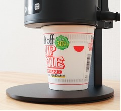 &ldquo;カップ麺の自動調理&rdquo;できるマシン発売