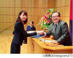 トリンドル玲奈が慶大卒業報告「感謝の気持ちでいっぱいです」。