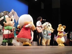ご当地キャラバンドが初ライブ、晴れの舞台にふなっしーも駆けつける。