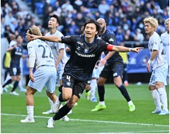 喜ぶ中谷　Ｊリーグ
