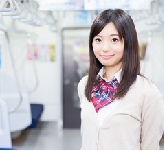 「優先席では席譲るべき」と考える人が減少