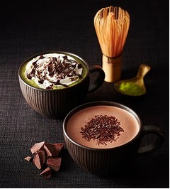 タリーズ&ldquo;和洋折衷&rdquo;ドリンク、宇治抹茶ラテベースにお正月らしく。