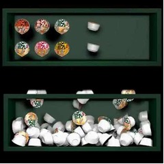 どん兵衛のプロジェクションマッピング、38年間の歴史をショップ内で。