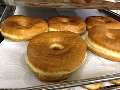 深夜しか営業しないドーナツ店、常に&ldquo;出来たての商品&rdquo;のみ提供。