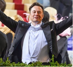 イーロン・マスク氏、&ldquo;世界一の富豪&rdquo;から陥落