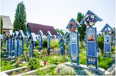 性行為目的の墓荒らしが出没、92歳女性の遺体が掘り起こされ関係者激怒。