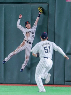 周東の好捕　野球