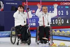車いすカーリング、３勝目