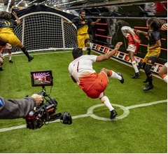 フィーゴ、&ldquo;無重力サッカー&rdquo;の試合でギネス記録