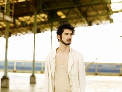 平井堅の新曲は連ドラ主題歌、デビュー20周年イヤーの第1弾シングル。